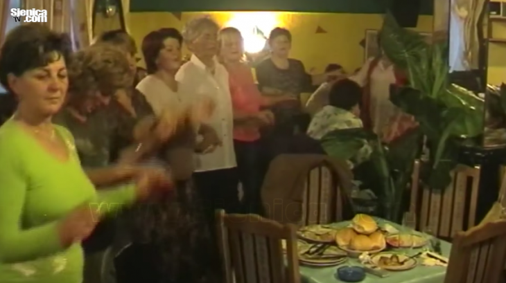 ARHIVA - VESELJE UDRUZENJA ZENA - DESTINIKON - SJENICA 05.11.2005. - VIDEO