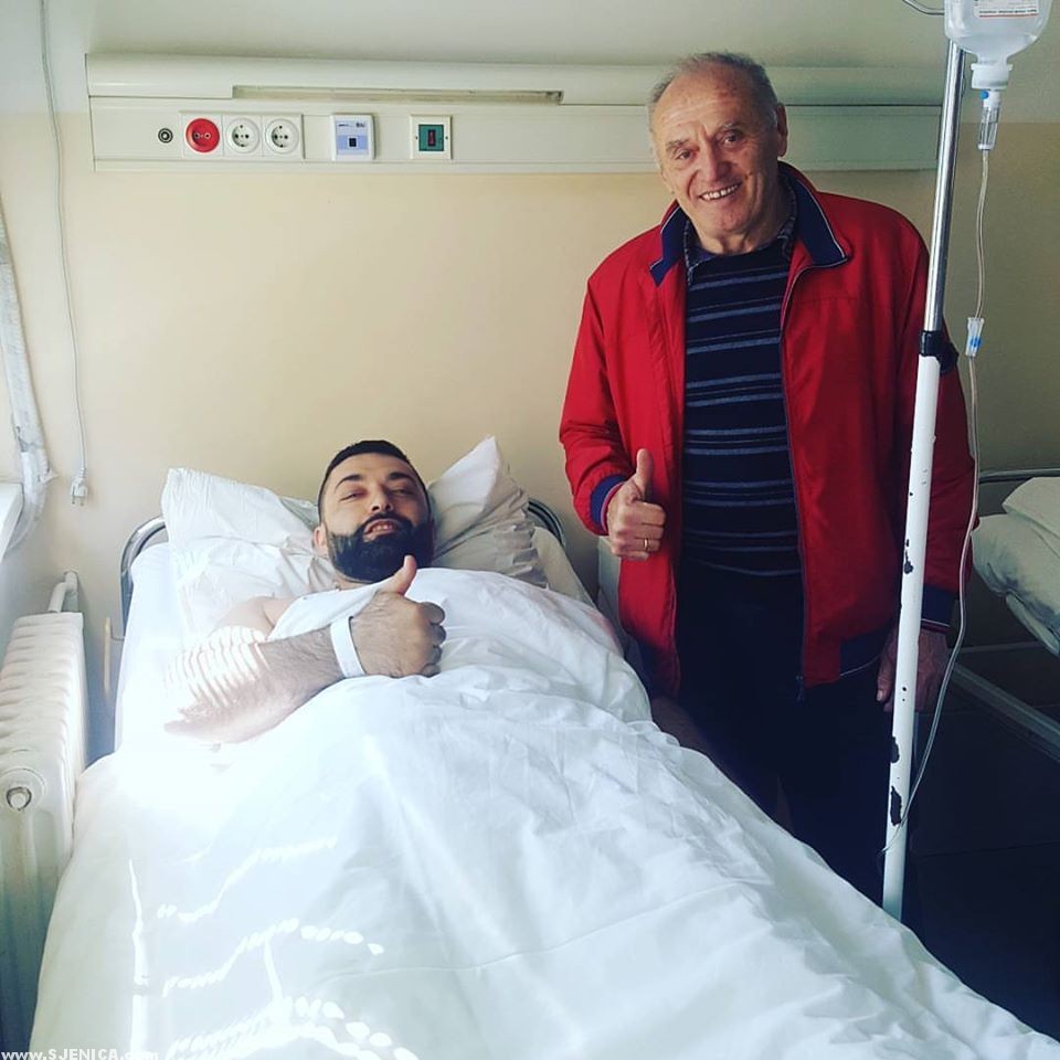 Naš Asmir Kolašinac uspešno operisan