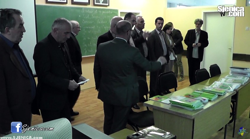 Besplatni udzbenici za djake u Sjenici 2015.