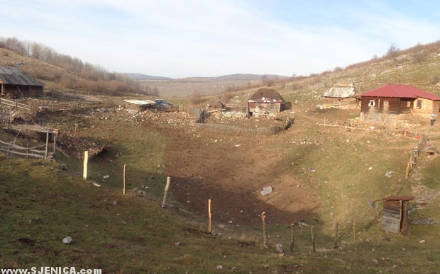 Jelici - Domacinstvo Jelica nalazi se na granici Srbije i Crne Gore - www.Sjenica.com.jpg