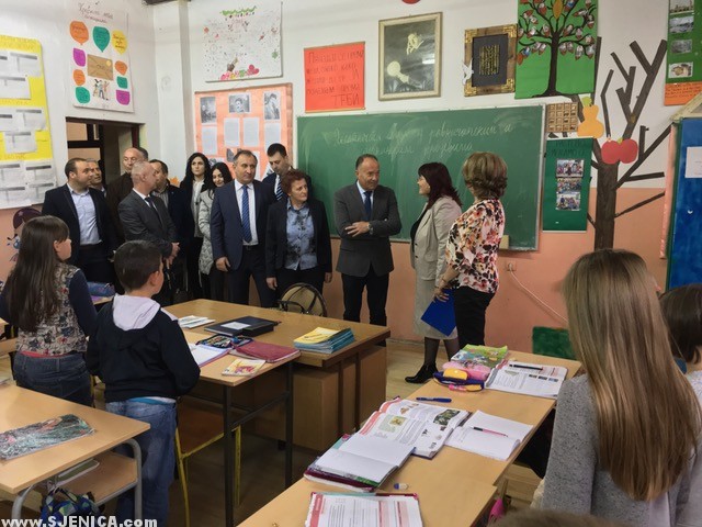 Ministar Mladen Sarcevic u poseti osnovoj skoli Svetozar markovic u Sjenici - April 2017 - Sjenica