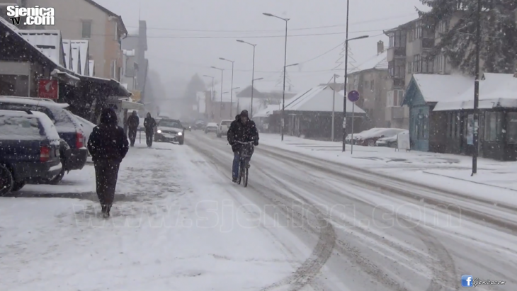SNIJEG U SJENICI - 28.12.2016. - SJENICA - DECEMBAR - www.Sjenica.com