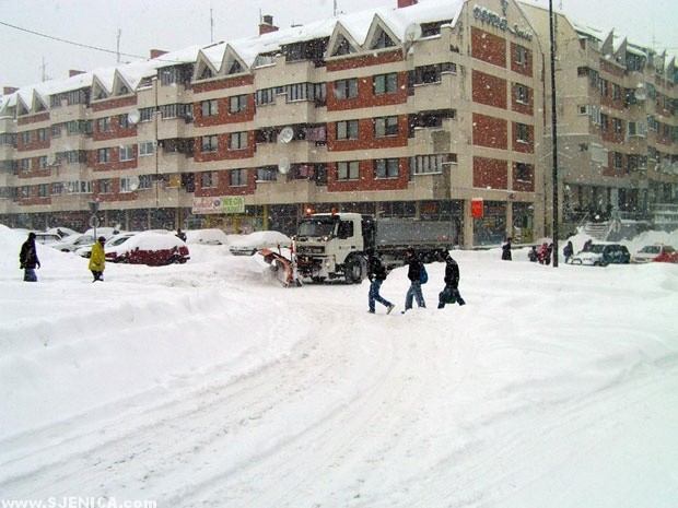 Sjenica - cistac snijeg na kruznom toku